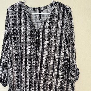 Womans long sleeve black/white blouse size XL